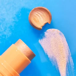 essence Baby Got Holo Glow Highlighter Stick 10 Holy Apricotly