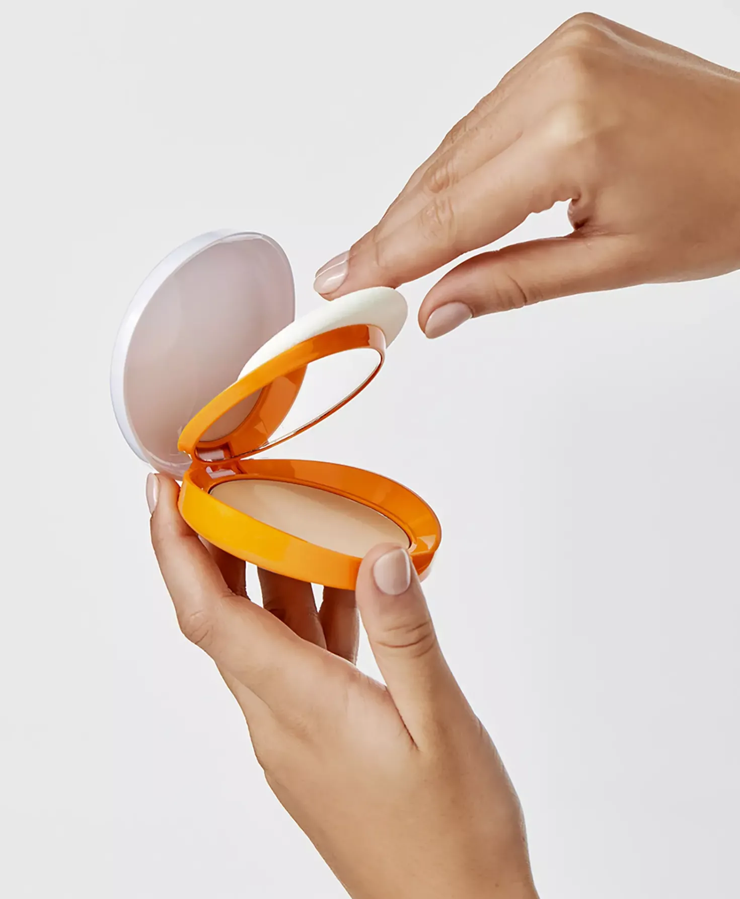 HELIOCARE Oil-Free Compact Beige SPF 50+