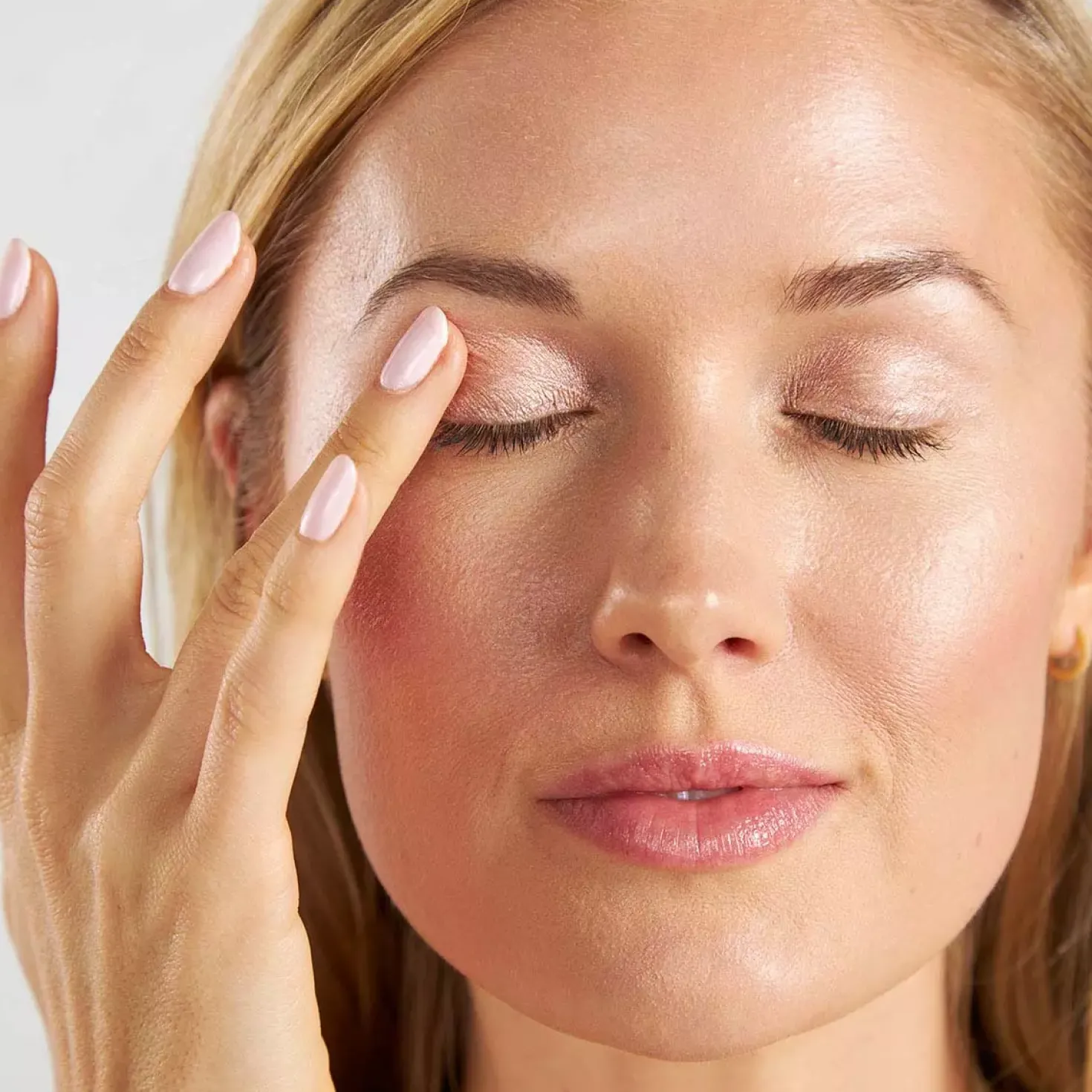 PÜR Cosmetics On Point Tint Creamy Eyeshadow & Primer with Peptides Silk