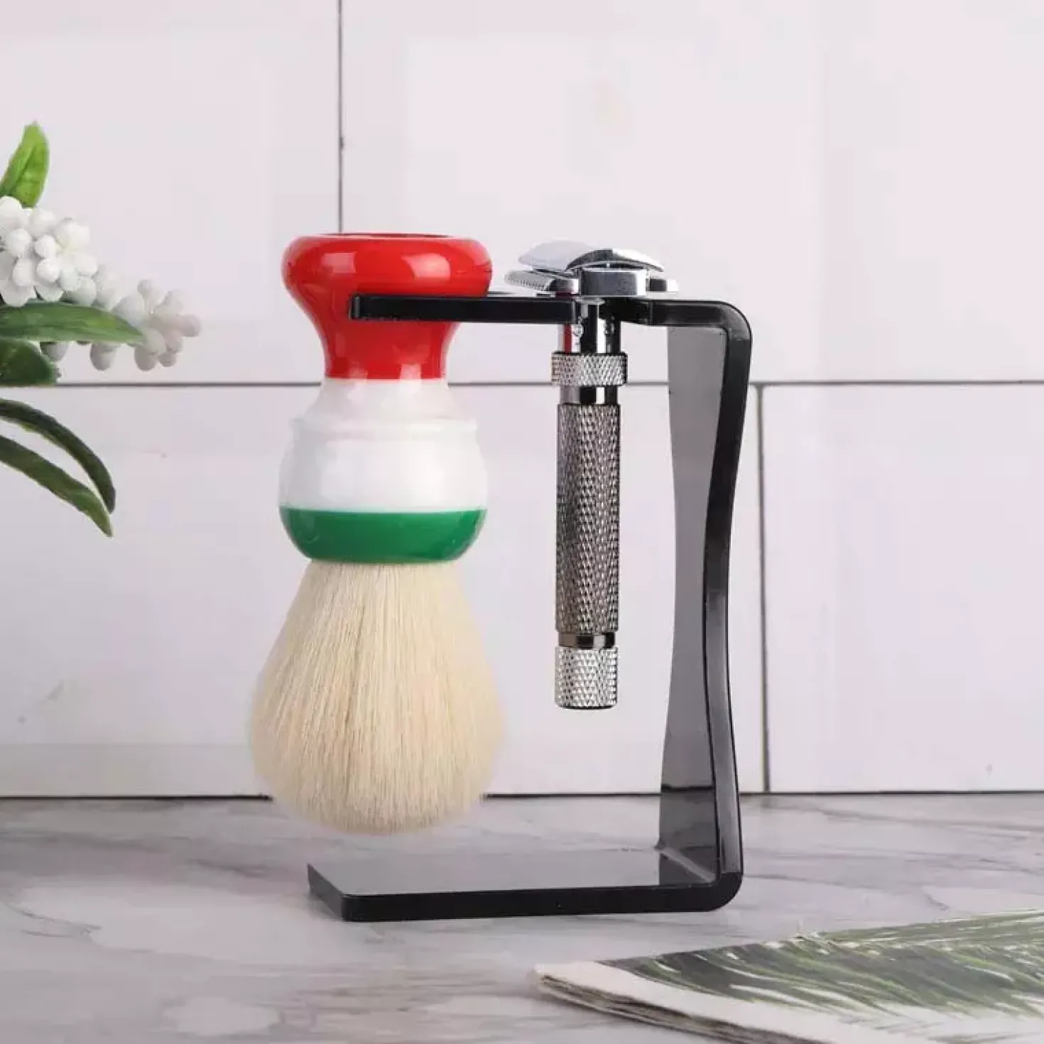The Goodfellas' Smile Stand for Safety Razor & Brush Black
