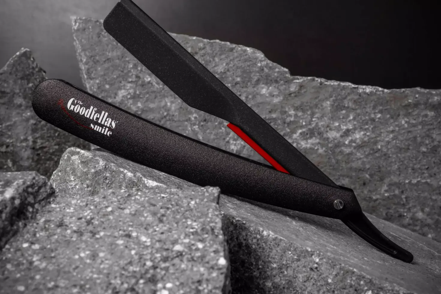 The Goodfellas' Smile Straight Razor Abysso