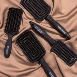 WatercloudsBlack Brush No.24 Flexi Vent Brush L