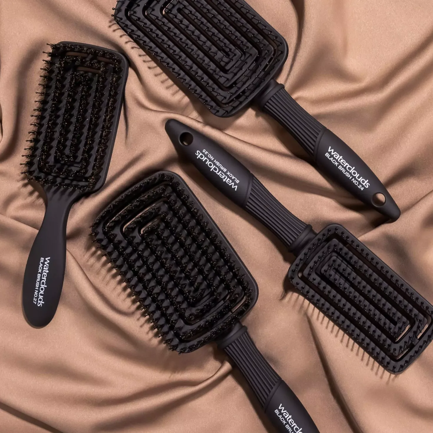 WatercloudsBlack Brush No.26 Natural Flex vent Large M